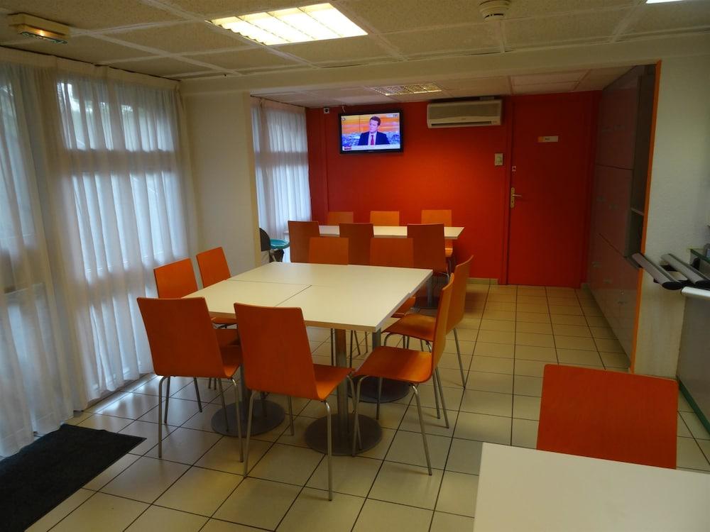 Premiere Classe Lyon Sud Chasse Sur Rhone Vienne Экстерьер фото